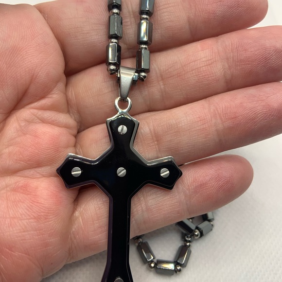 HÉMATITE CROSS PENDANT AND NECKLACE - Picture 7 of 8